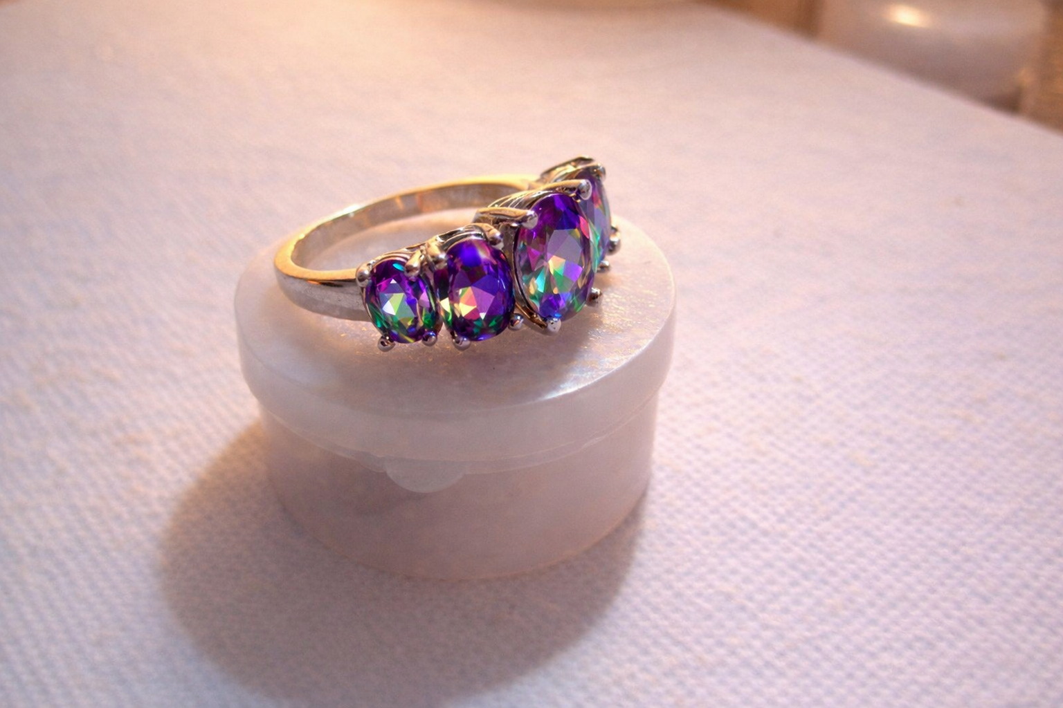 Gorgeous Sterling Silver Ring with 5 Descending Oval Multicoloured Topaz. - Image 3