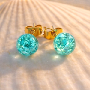 Beautiful Crackled Turquoise Resin Bead Gold Tone Stud Earrings