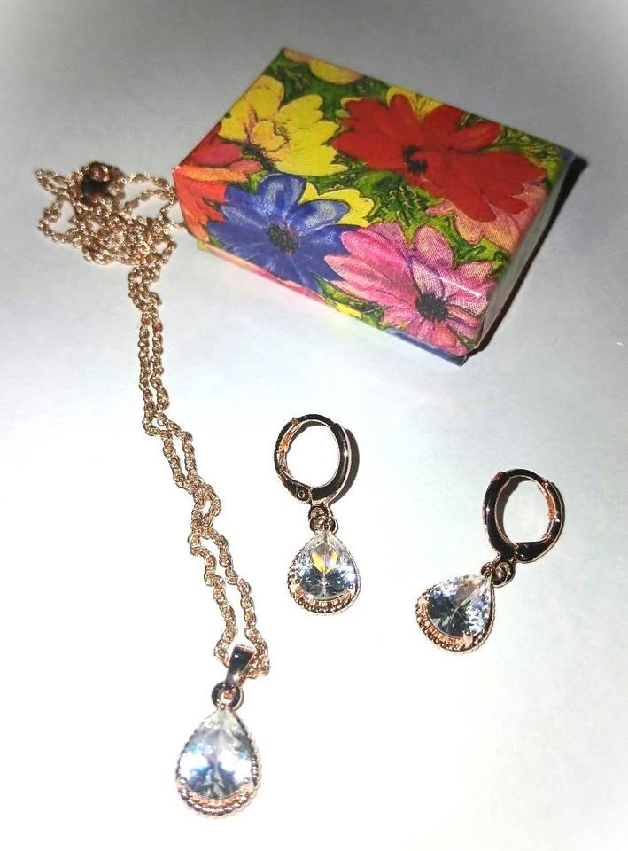 Elegant Yellow Gold Plated Clear Crystal Necklace Earrings - Image 5