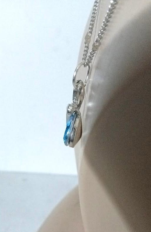 Elegant Silver Teardrop Blue Crystal Necklace - Image 3