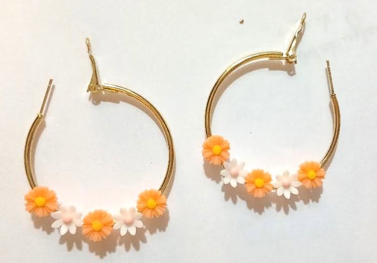 Double-Sided Gold Hoop Earrings – Floral & Pearl Styles - Image 4