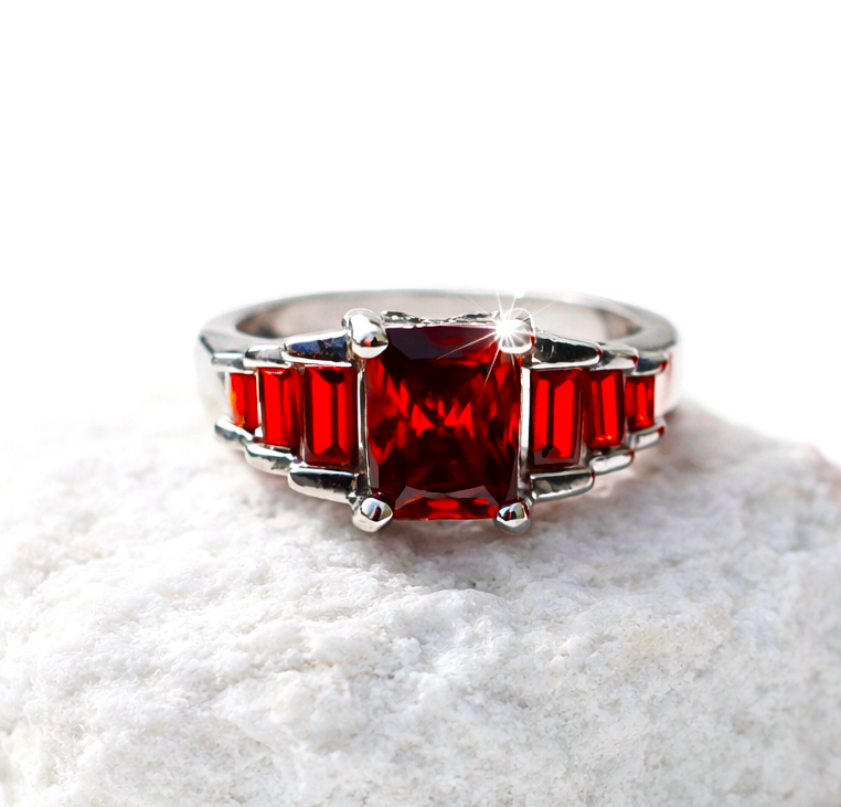 Beautiful Sterling Silver Emerald Cut Garnet Ring – 925 Hallmarked