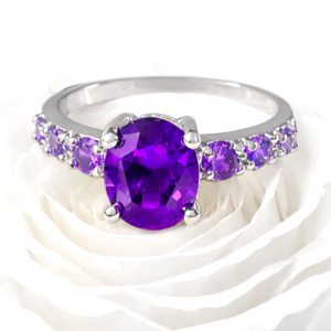Gorgeous Petite 925 Sterling Silver Oval Amethyst Ring