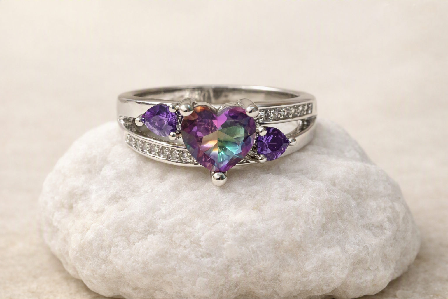 Elegant 925 Sterling Silver Mystic Topaz Heart & Round Amethyst Ring 925 - Image 2